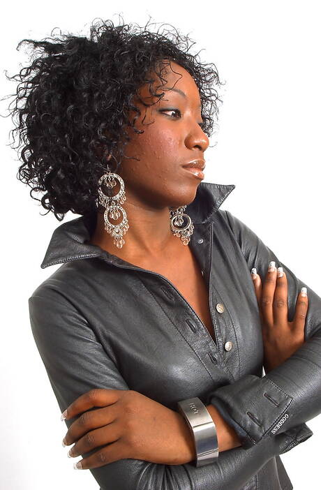 Watch Girls invites you to browse their free photos with enchanting woman exhibit nice form