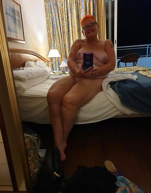 TAC Amateurs pleased to share with you a free picture gallery with Valgasmic Exposed demonstrating hot body